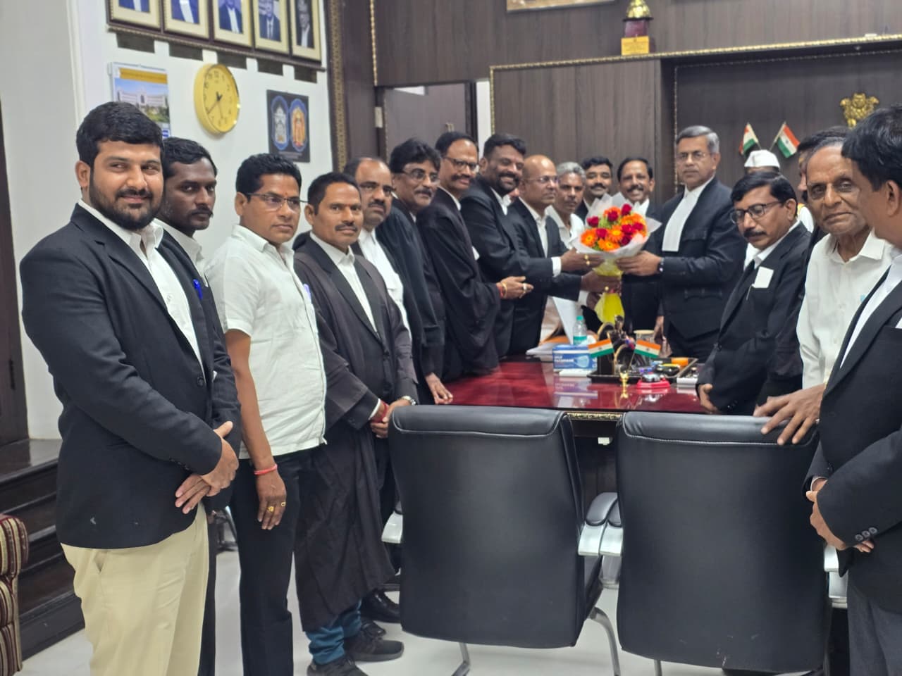 అడ్వకేట్‌పై కక్షతో కత్తి దూసిన ఘటన